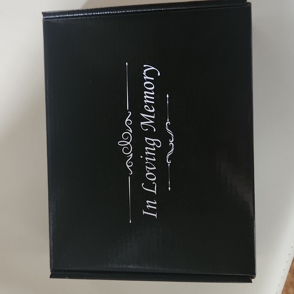 In Loving Memory Gift Box - Picture 7 of 7
